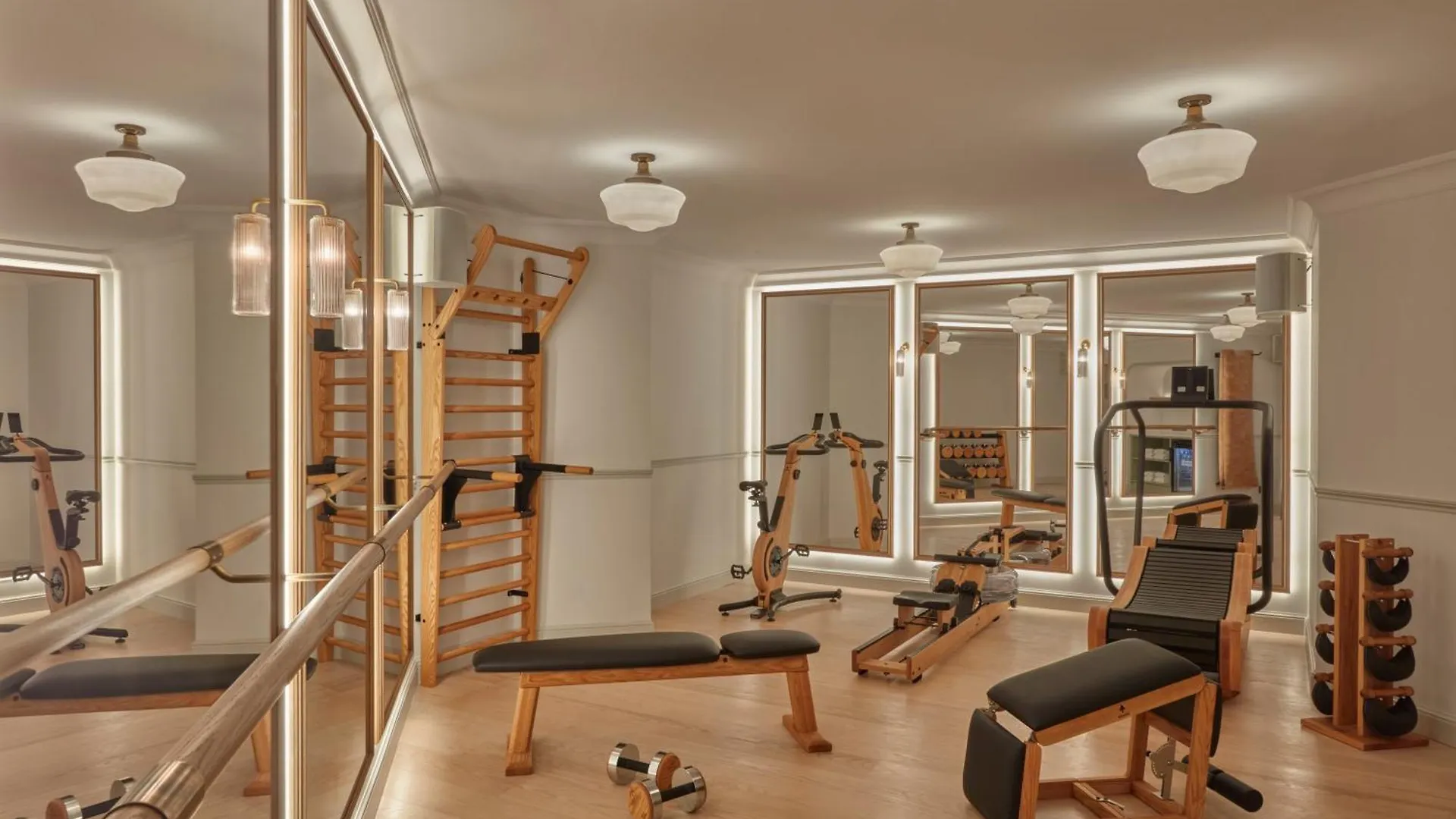 Miiro Le Grand Hotel Cayre Paris 4*,
