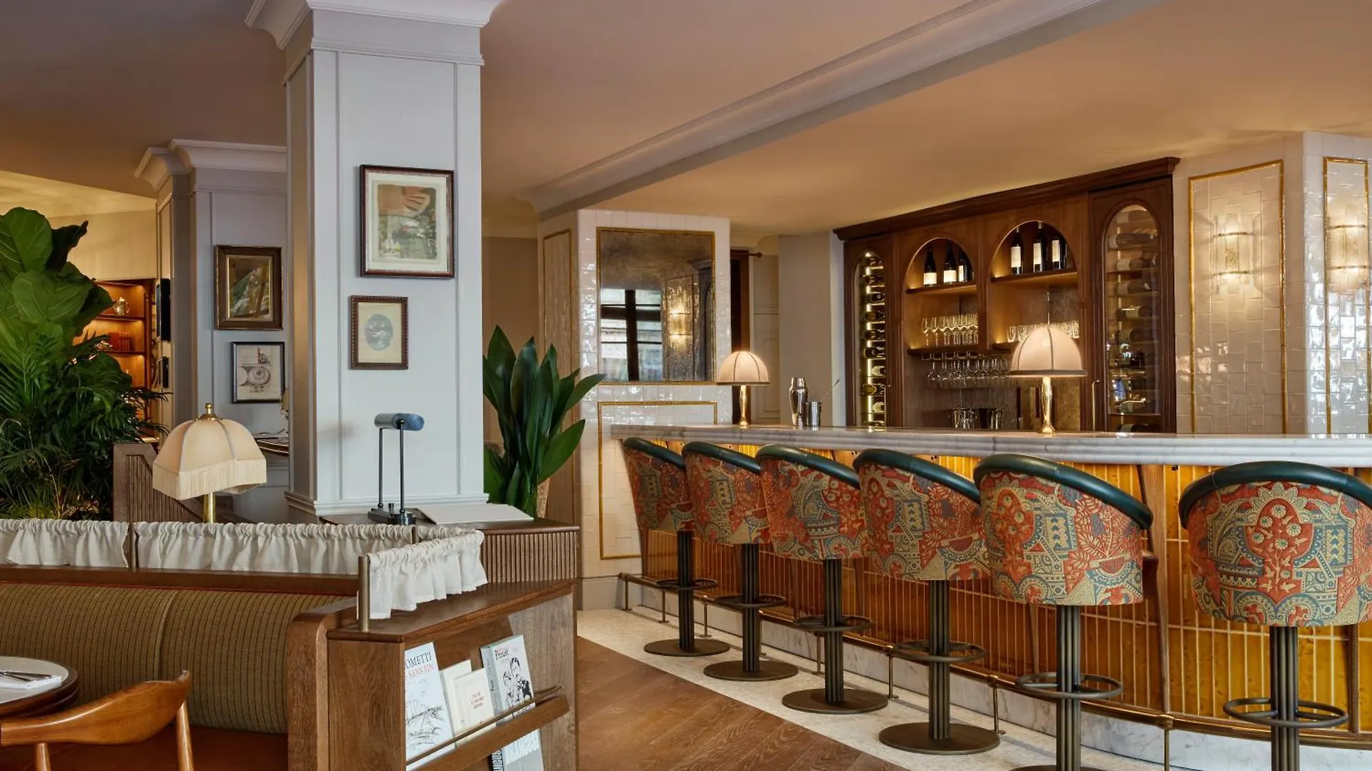 Miiro Le Grand Hotel Cayre Paris 4*,